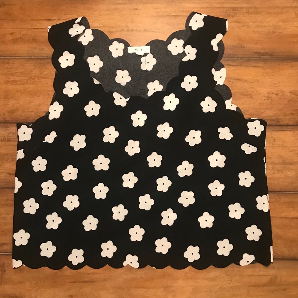 Mine Black & White Flower Crop Top